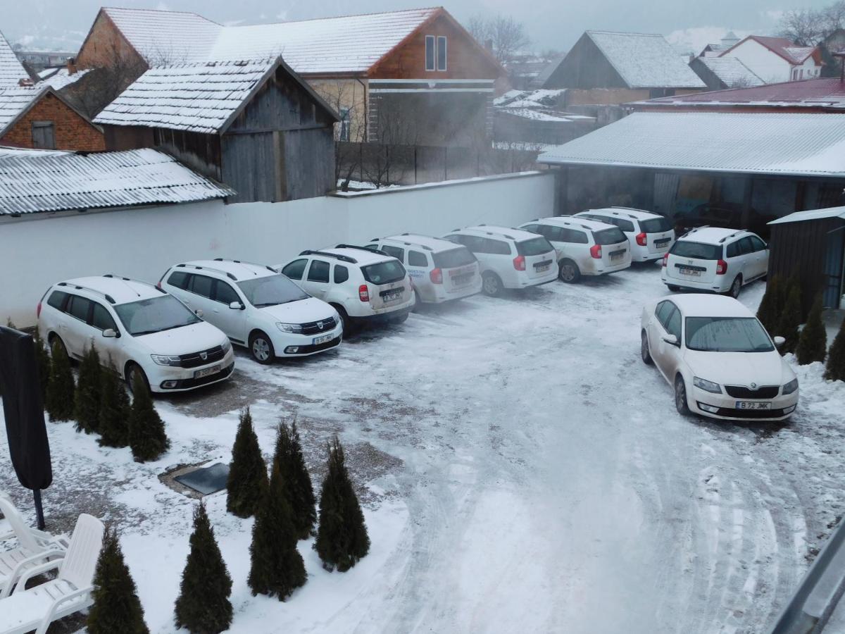 Mountain Vista Suites Zărneşti Esterno foto