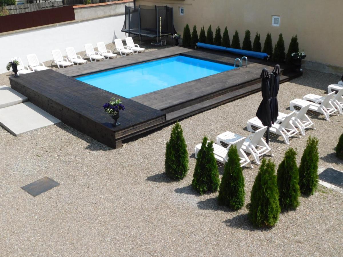 Mountain Vista Suites Zărneşti Esterno foto