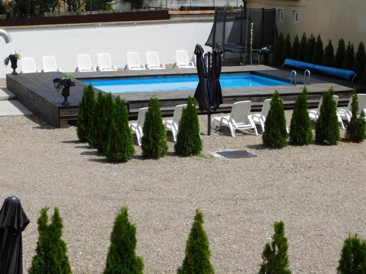 Mountain Vista Suites Zărneşti Esterno foto