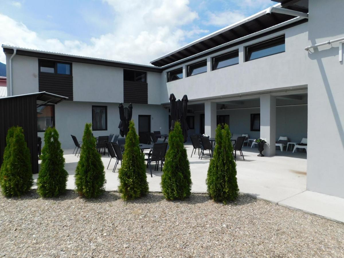 Mountain Vista Suites Zărneşti Esterno foto
